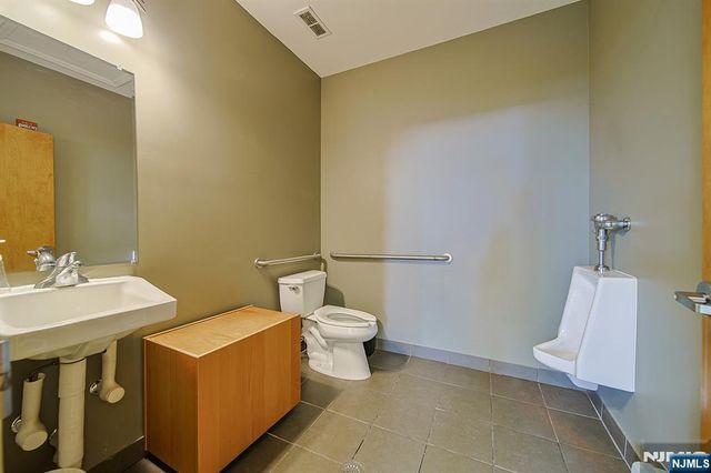 280 Broad Avenue 3F, Palisades Park, NJ 07650