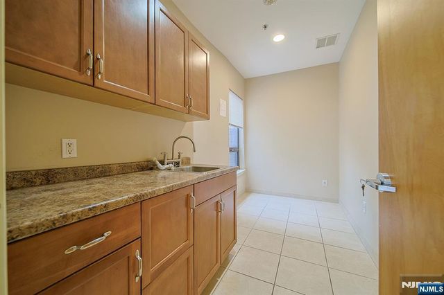 280 Broad Avenue 3F, Palisades Park, NJ 07650