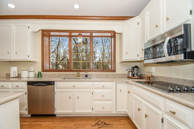 55 OAK CREEK Drive, Yorkville, IL 60560