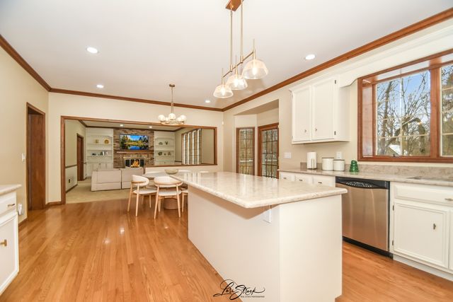 55 OAK CREEK Drive, Yorkville, IL 60560