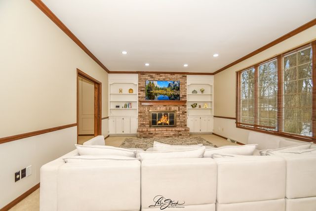 55 OAK CREEK Drive, Yorkville, IL 60560