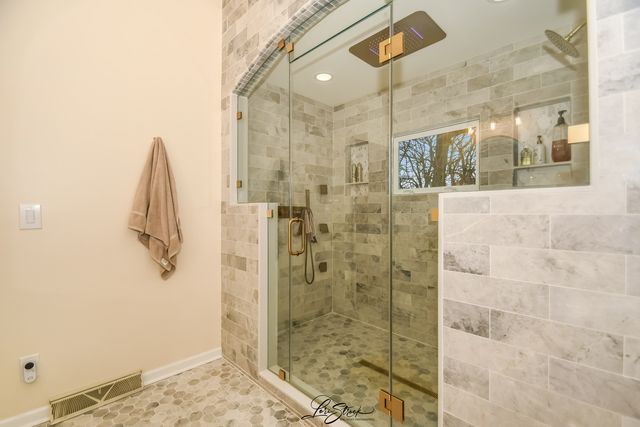 55 OAK CREEK Drive, Yorkville, IL 60560