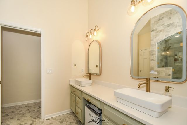 55 OAK CREEK Drive, Yorkville, IL 60560