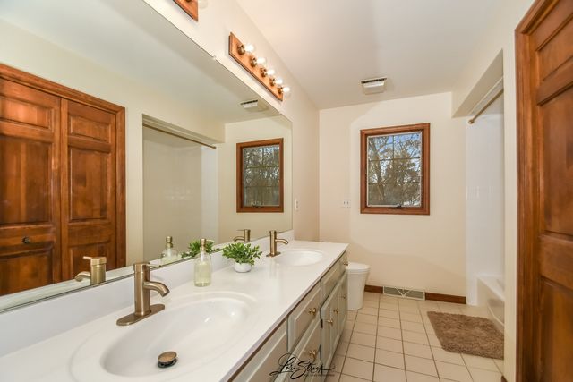 55 OAK CREEK Drive, Yorkville, IL 60560