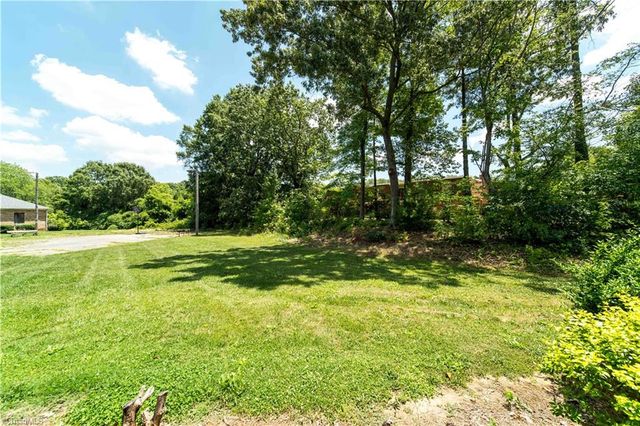 1929 Vantage Point Place, Greensboro, NC 27407