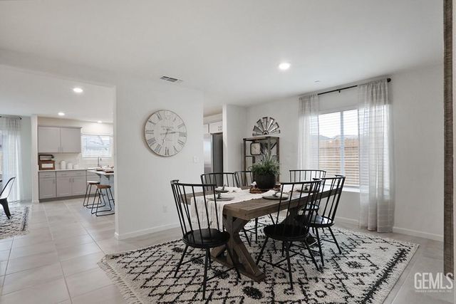 14011 Ivory Chalice Drive 24 LW, Bakersfield, CA 93311