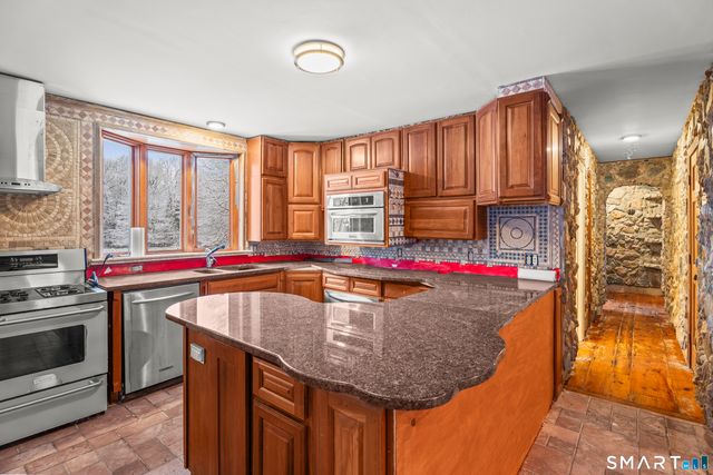 4 Tarklin Hill Road, Voluntown, CT 06384