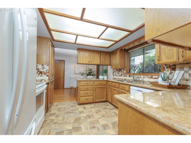 7765 Sw GENTLE WOODS Dr, Portland, OR 97224