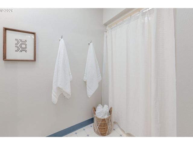 7765 Sw GENTLE WOODS Dr, Portland, OR 97224