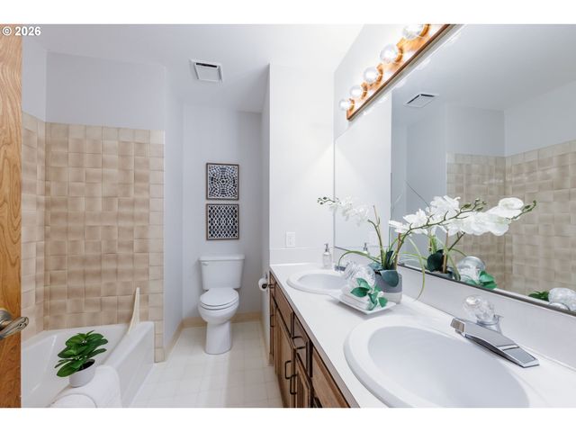 7765 Sw GENTLE WOODS Dr, Portland, OR 97224