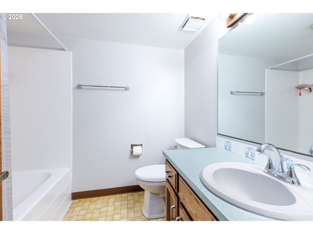 7765 Sw GENTLE WOODS Dr, Portland, OR 97224