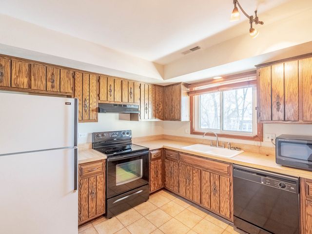 2807 Glenwood Lansing Road 211, Lynwood, IL 60411