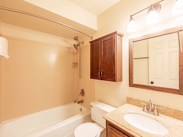 2807 Glenwood Lansing Road 211, Lynwood, IL 60411