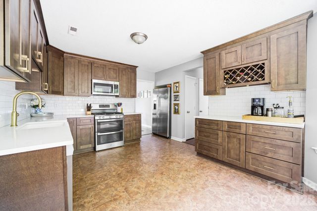 11001 Fox Mill Lane, Charlotte, NC 28277