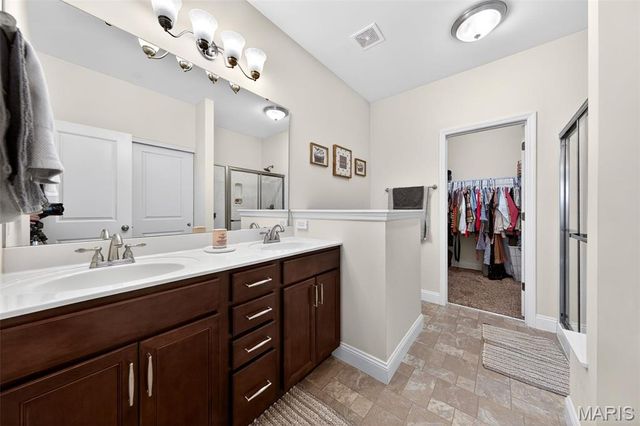 226 Flint Brook Drive, O'fallon, MO 63366