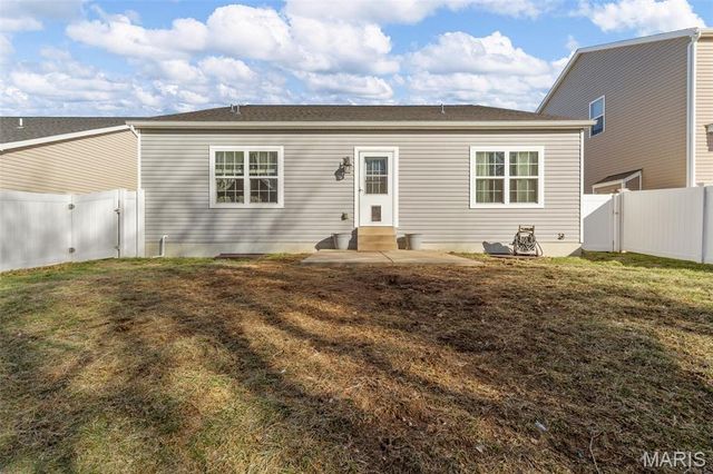 226 Flint Brook Drive, O'fallon, MO 63366