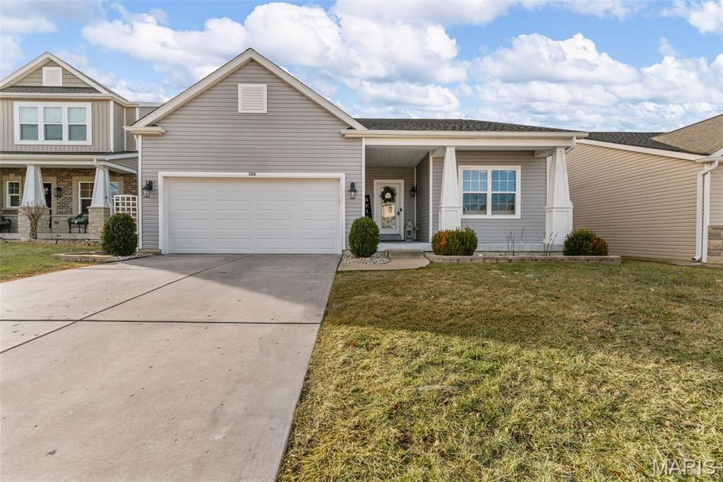 226 Flint Brook Drive, O'fallon, MO 63366
