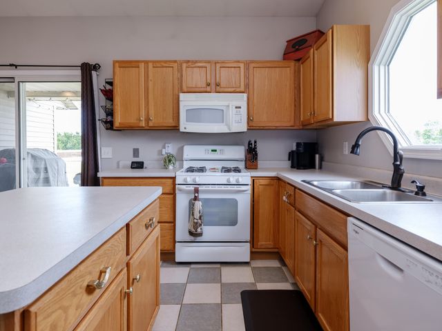 53322 Rolling Meadow Boulevard, Paw Paw, MI 49079