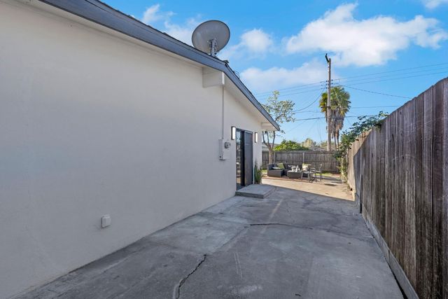 3628 Floral Dr, North Highlands, CA 95660