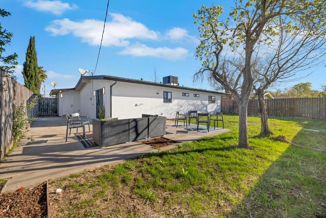 3628 Floral Dr, North Highlands, CA 95660