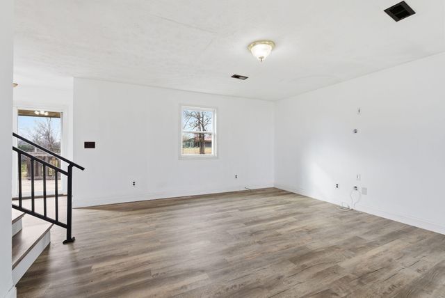 577 S Lucas Street, Junction City, KY 40440