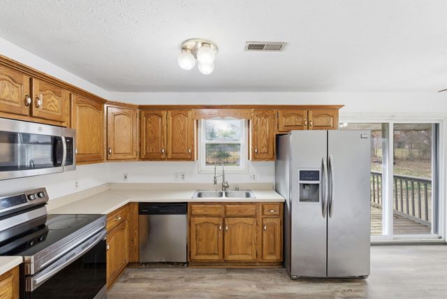 577 S Lucas Street, Junction City, KY 40440