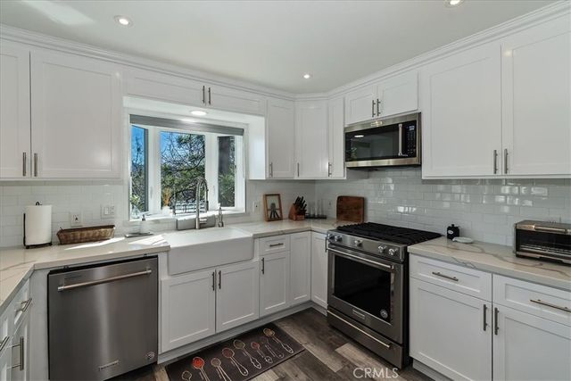 27565 North Bay Rd, Lake Arrowhead, CA 92352