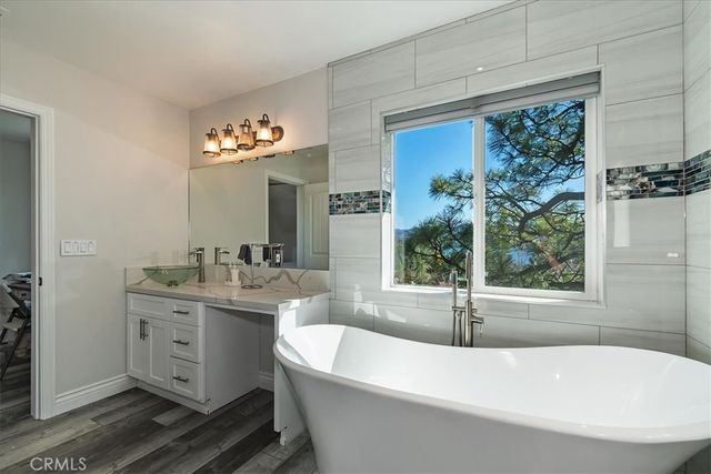27565 North Bay Rd, Lake Arrowhead, CA 92352