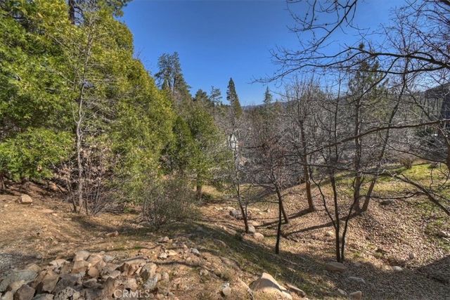 27565 North Bay Rd, Lake Arrowhead, CA 92352