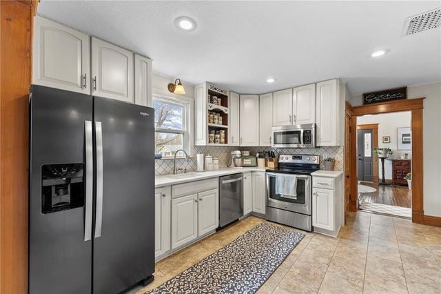 501 E Shawnee Street, Paola, KS 66071