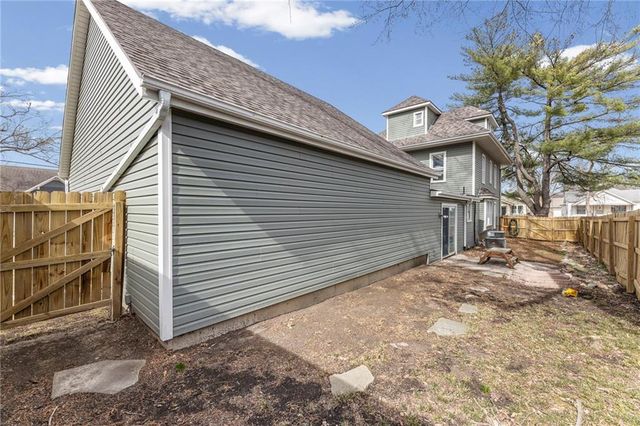 501 E Shawnee Street, Paola, KS 66071