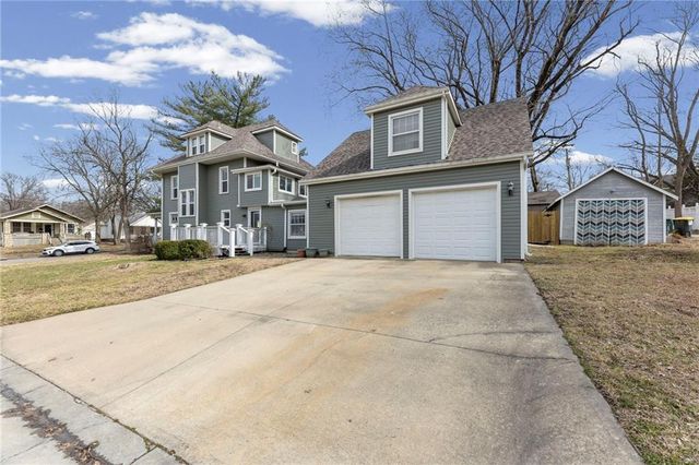 501 E Shawnee Street, Paola, KS 66071