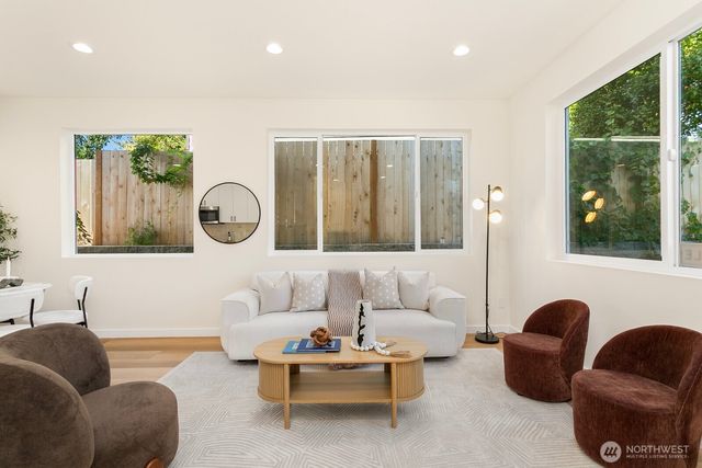 338 NE 90th Street, Seattle, WA 98115