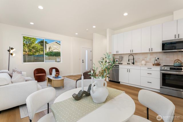 338 NE 90th Street, Seattle, WA 98115