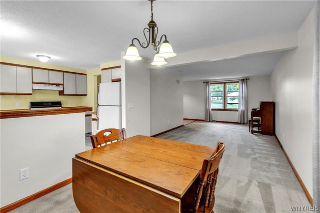 52 Wimbledon Lane, West Seneca, NY 14224