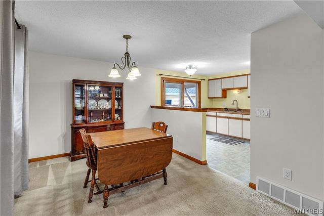 52 Wimbledon Lane, West Seneca, NY 14224