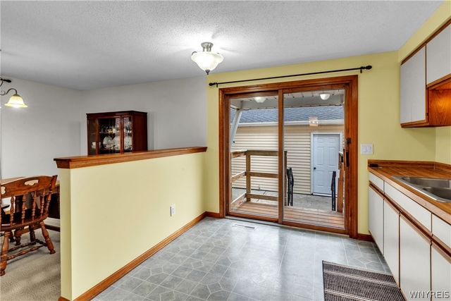 52 Wimbledon Lane, West Seneca, NY 14224