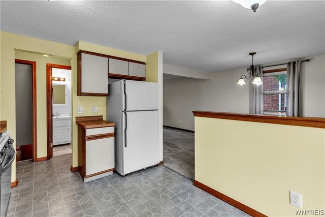 52 Wimbledon Lane, West Seneca, NY 14224