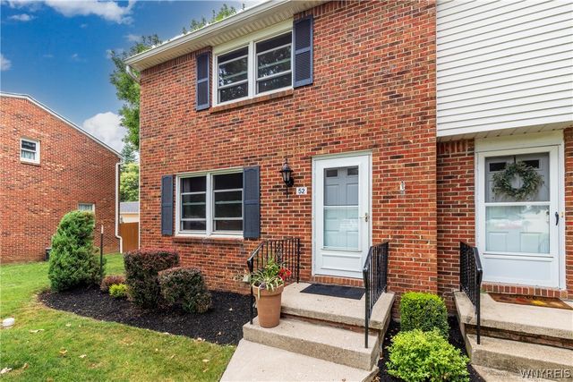 52 Wimbledon Lane, West Seneca, NY 14224