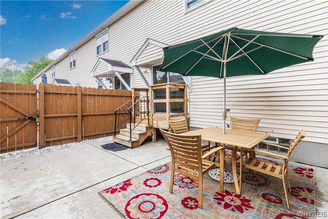 52 Wimbledon Lane, West Seneca, NY 14224