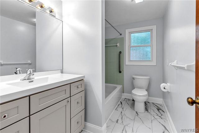 52 Wimbledon Lane, West Seneca, NY 14224