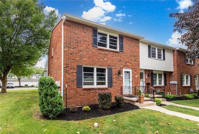 52 Wimbledon Lane, West Seneca, NY 14224