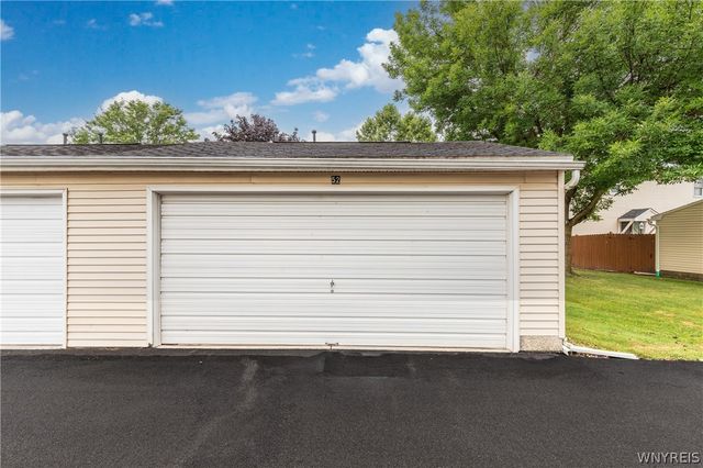 52 Wimbledon Lane, West Seneca, NY 14224