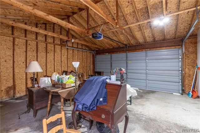 52 Wimbledon Lane, West Seneca, NY 14224