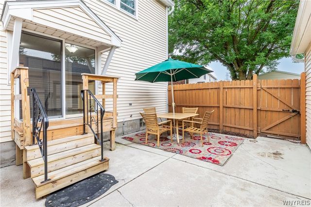 52 Wimbledon Lane, West Seneca, NY 14224
