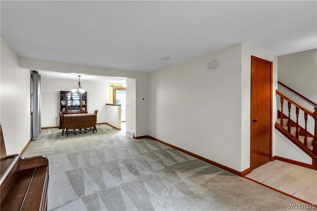52 Wimbledon Lane, West Seneca, NY 14224