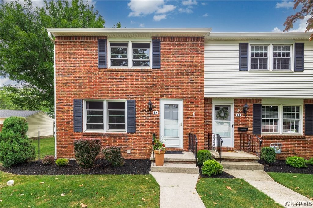 52 Wimbledon Lane, West Seneca, NY 14224