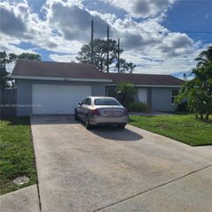 127 Seagull Ct, Royal Palm Beach, FL 33411