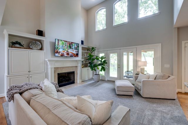 127 Country Hills Dr, Hendersonville, TN 37075