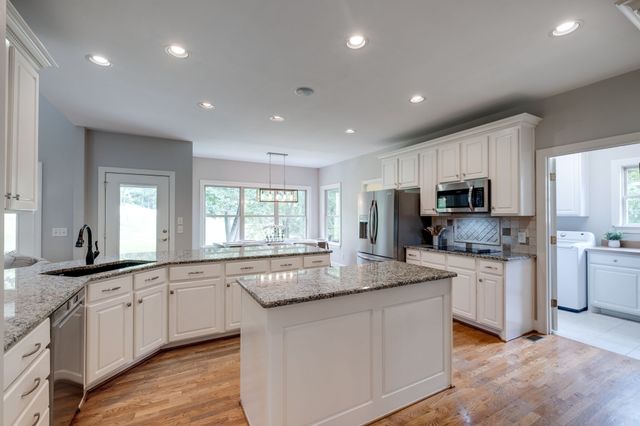 127 Country Hills Dr, Hendersonville, TN 37075